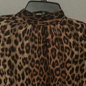 Gorgeous and to die for leopard blouse